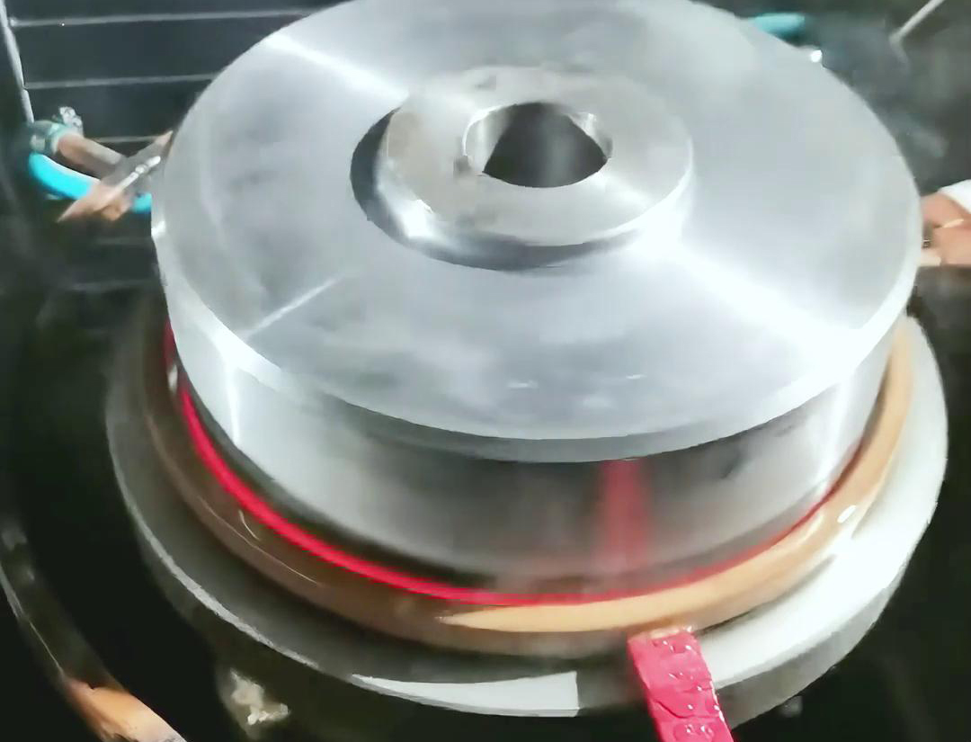 自動化淬火機床的應(yīng)用有助于企業(yè)提高生產(chǎn)效率、降低成本、提升產(chǎn)品質(zhì)量